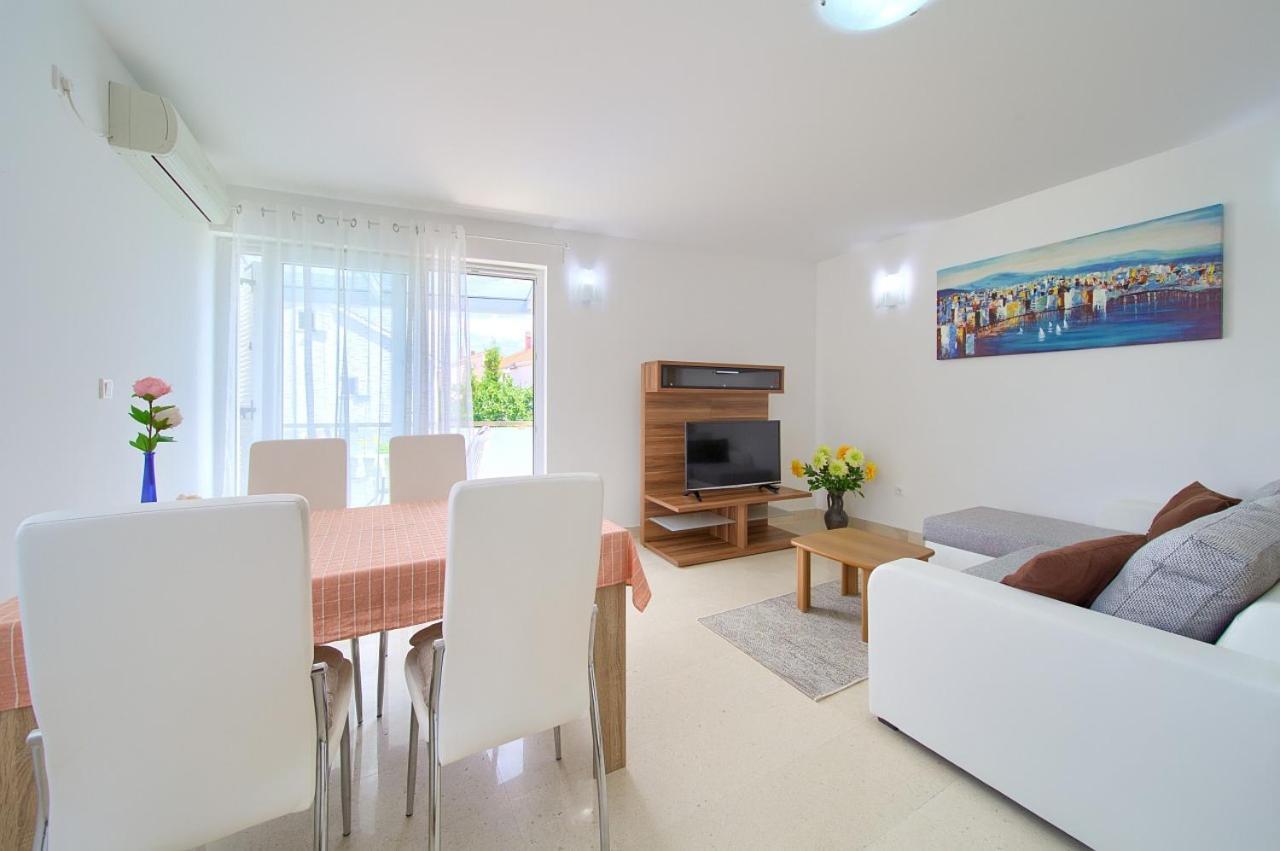 Apartment Anja Krk Town Exteriör bild