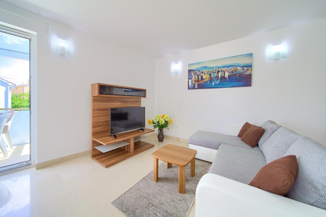 Apartment Anja Krk Town Exteriör bild